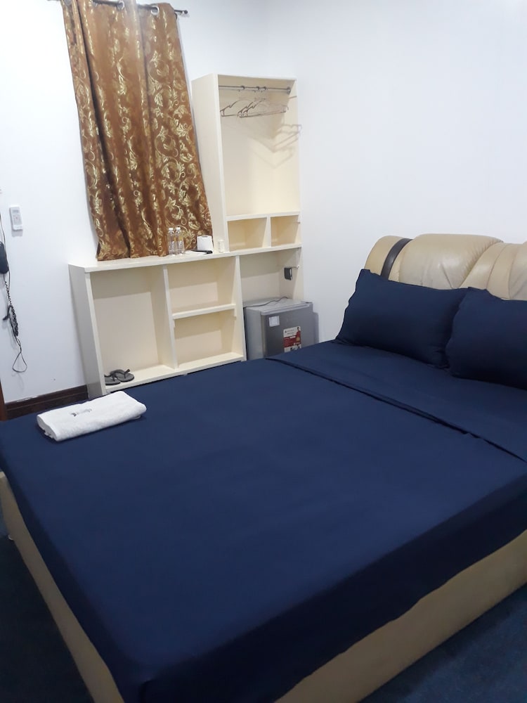 999 Hotel 24/36