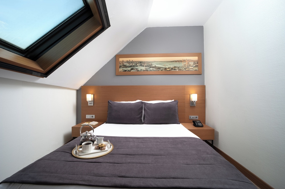 Orka Royal Hotel 10/50