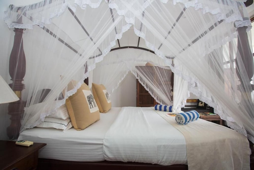 1 BEDROOM, STANDARD, DOUBLE OR TWIN BED