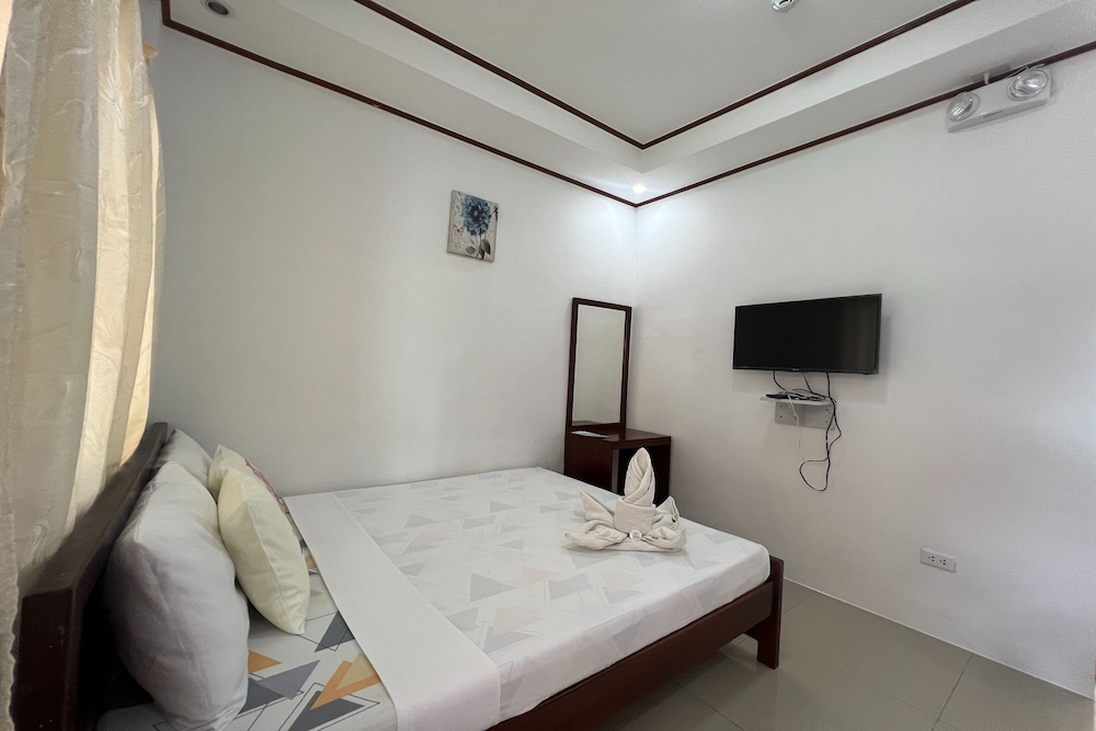 Dinah's Tourist Inn Puerto Princesa by ZUZU 40/63
