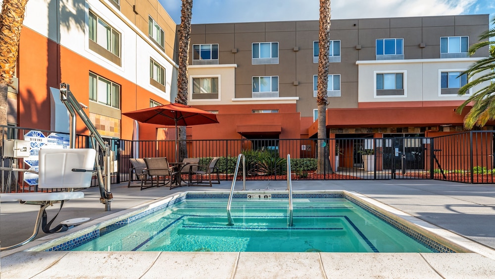 Holiday Inn Express Hotel And Suites Fremont Milpitas Central 65/69