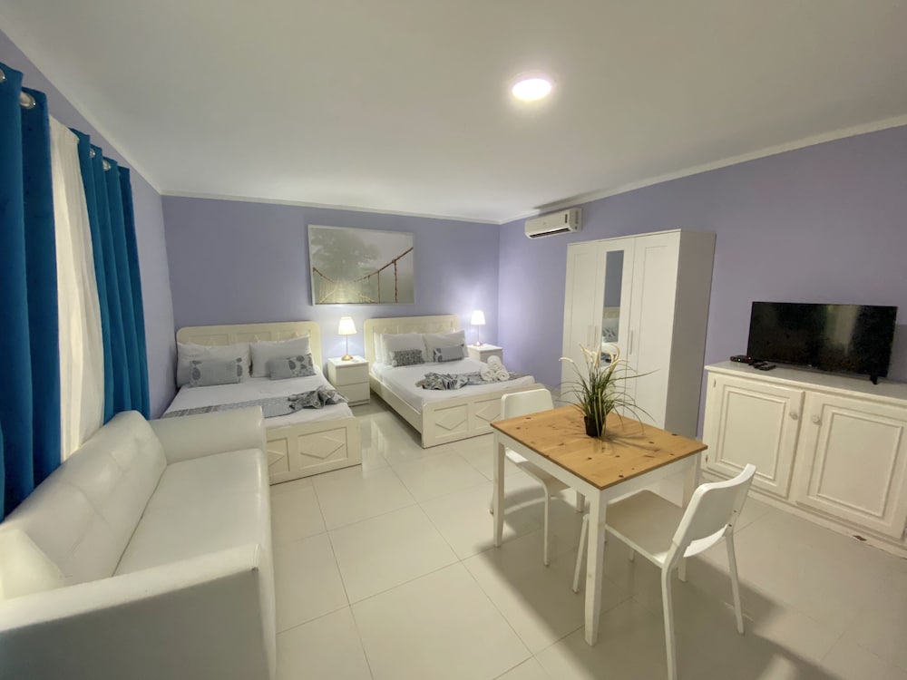 Tropicana Suites Deluxe Beach Club & Pool 36/50