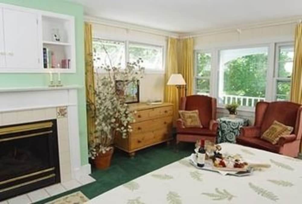 Deerhill Inn 48/77