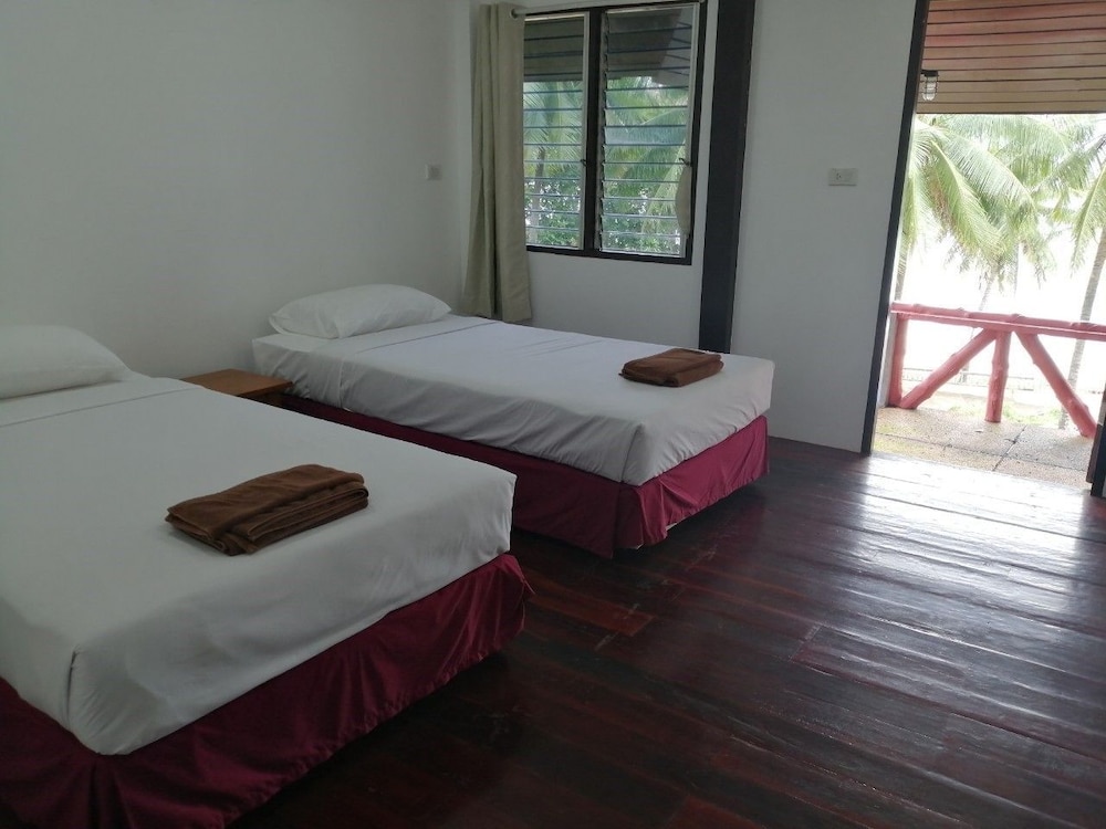 Jansom Beach Resort 30/67