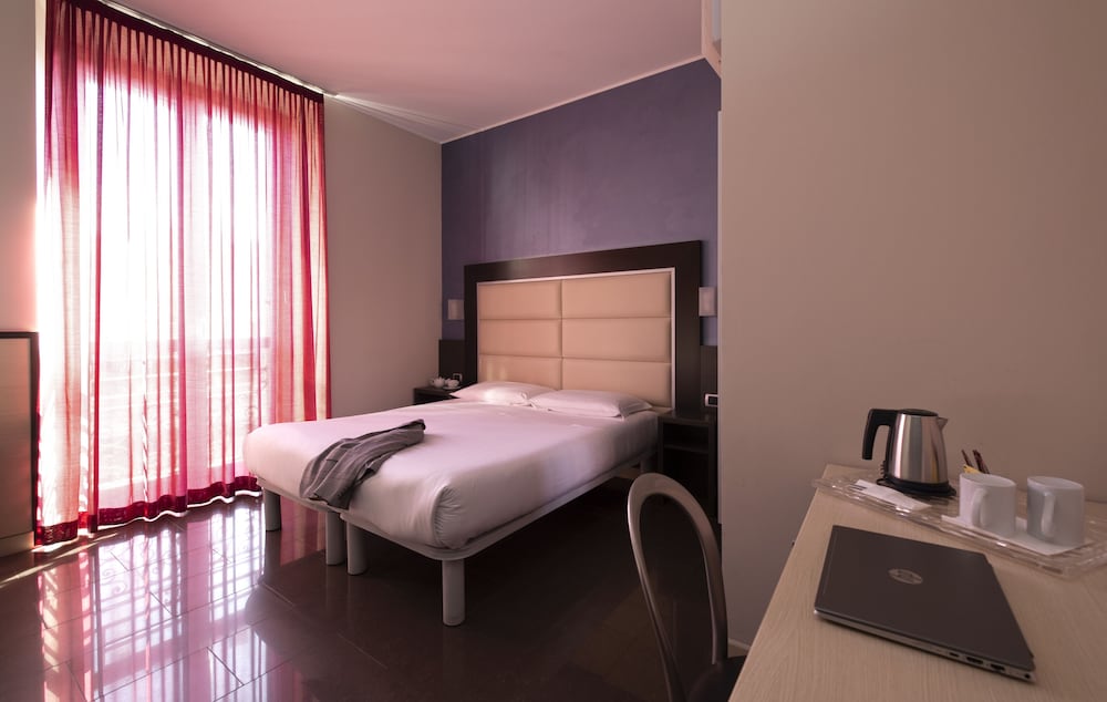 Hotel Five 50/51