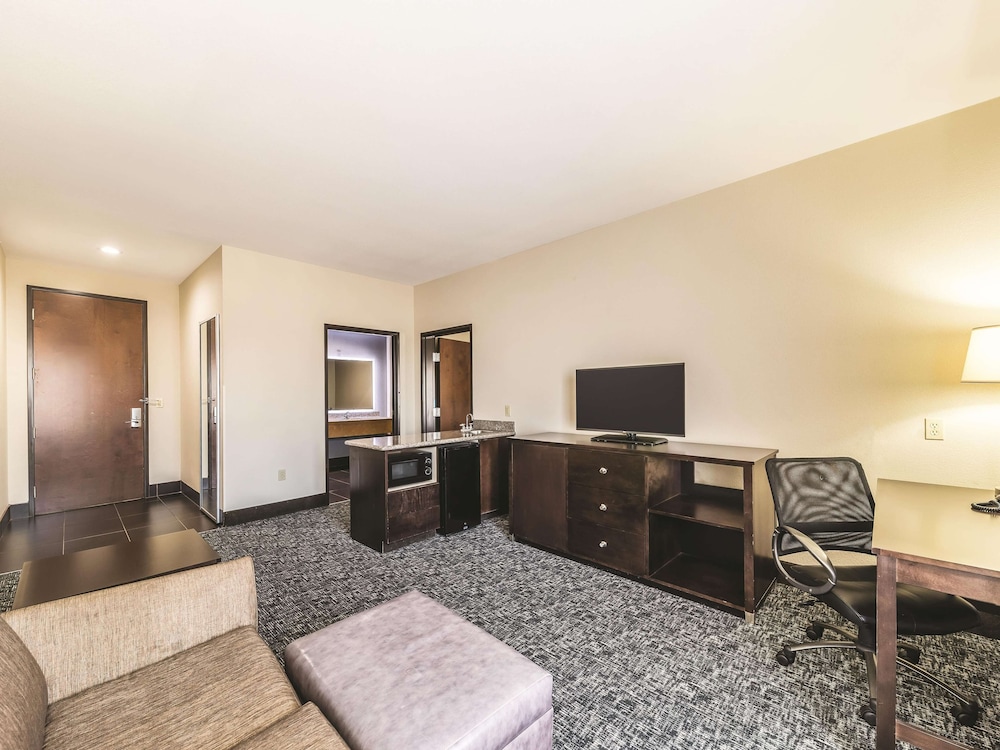 La Quinta Inn & Suites by Wyndham Tulsa - Catoosa Route 66 29/36