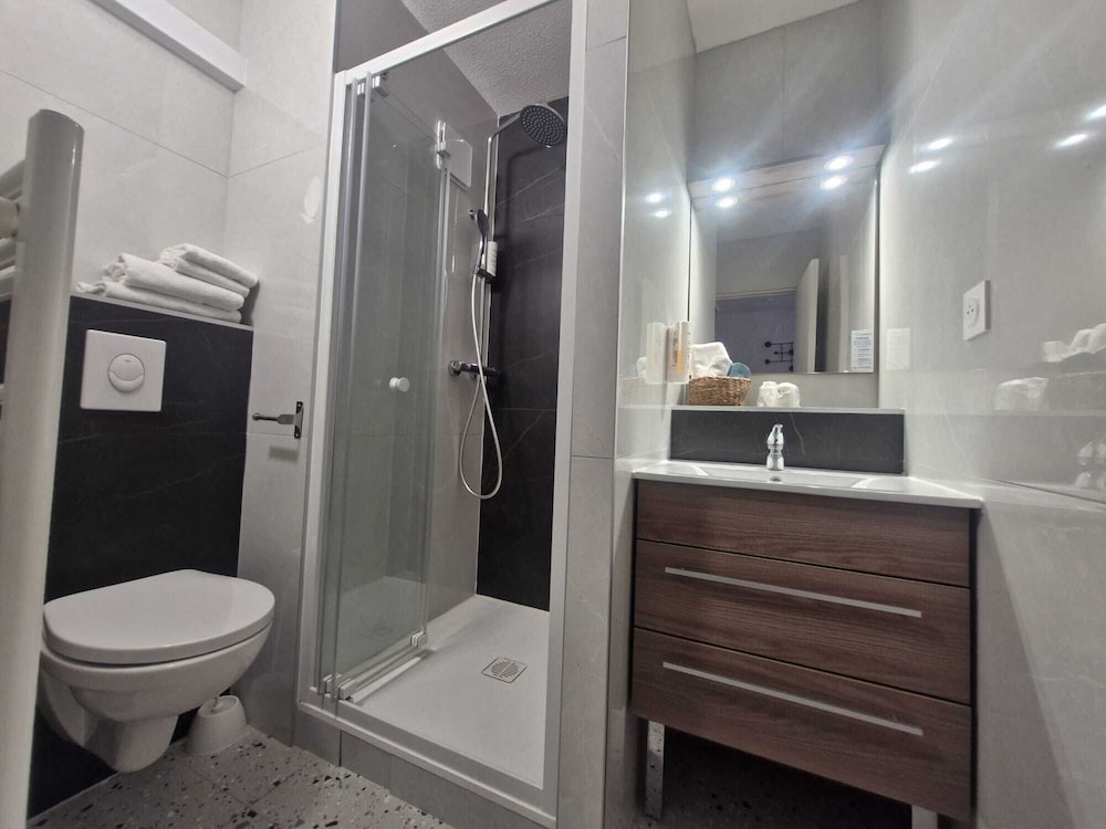 HOTEL LA BELLE POULE 42/44