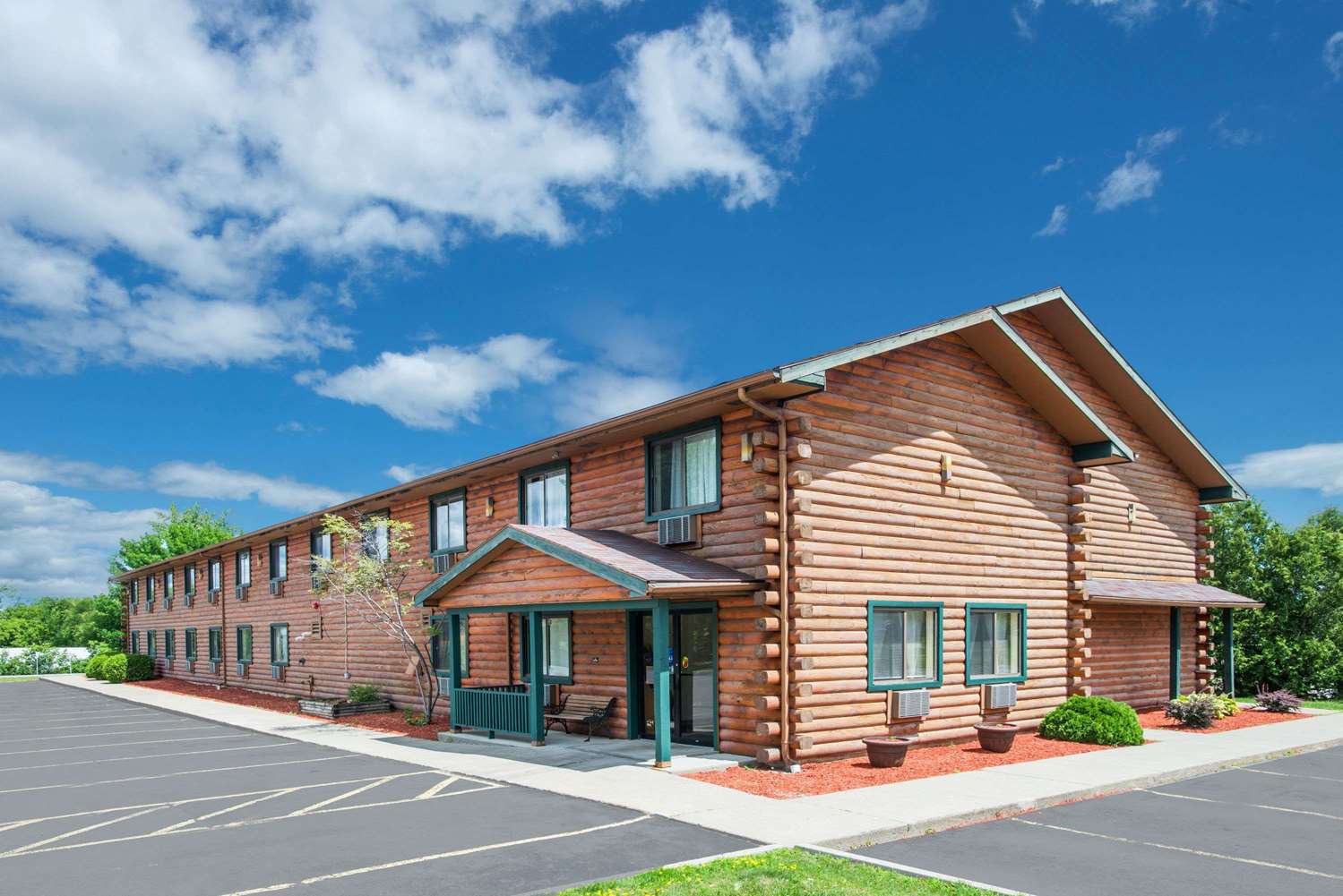 Super 8 By Wyndham Ticonderoga 3/5