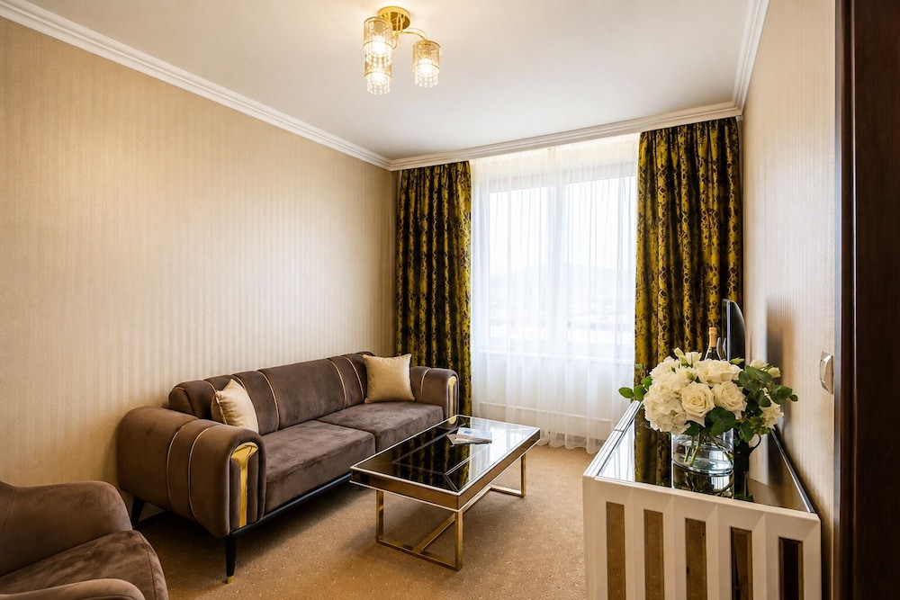 Astoria Grand Hotel 25/49