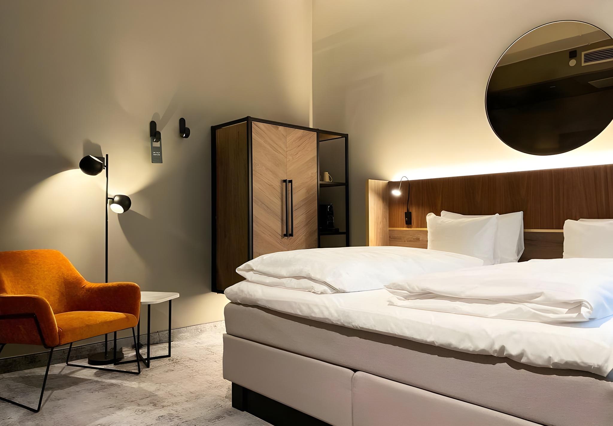 Back of House, Double Bed
