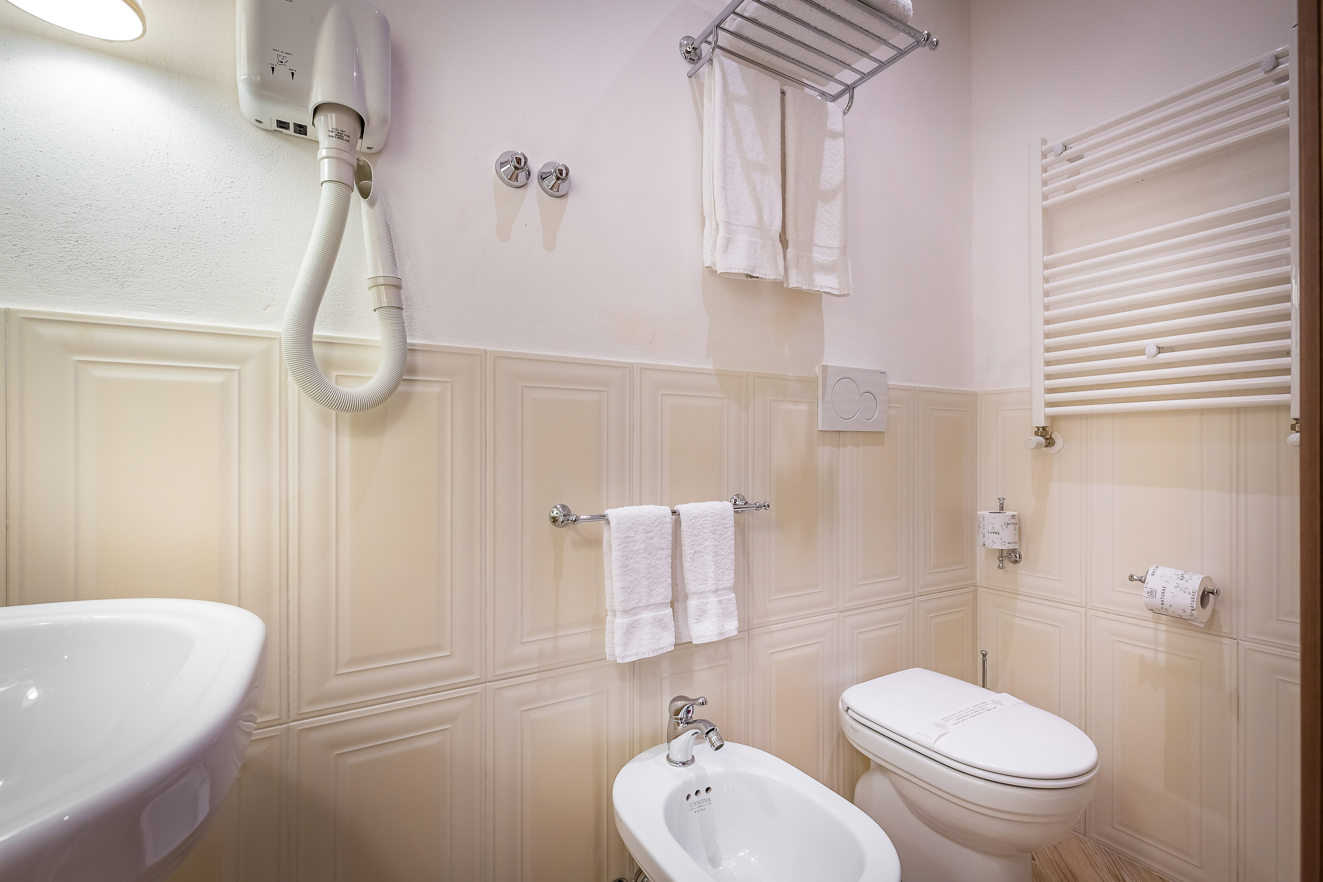 غرفة اقتصادية بسرير مزدوج، Hotel Ungherese 4/7