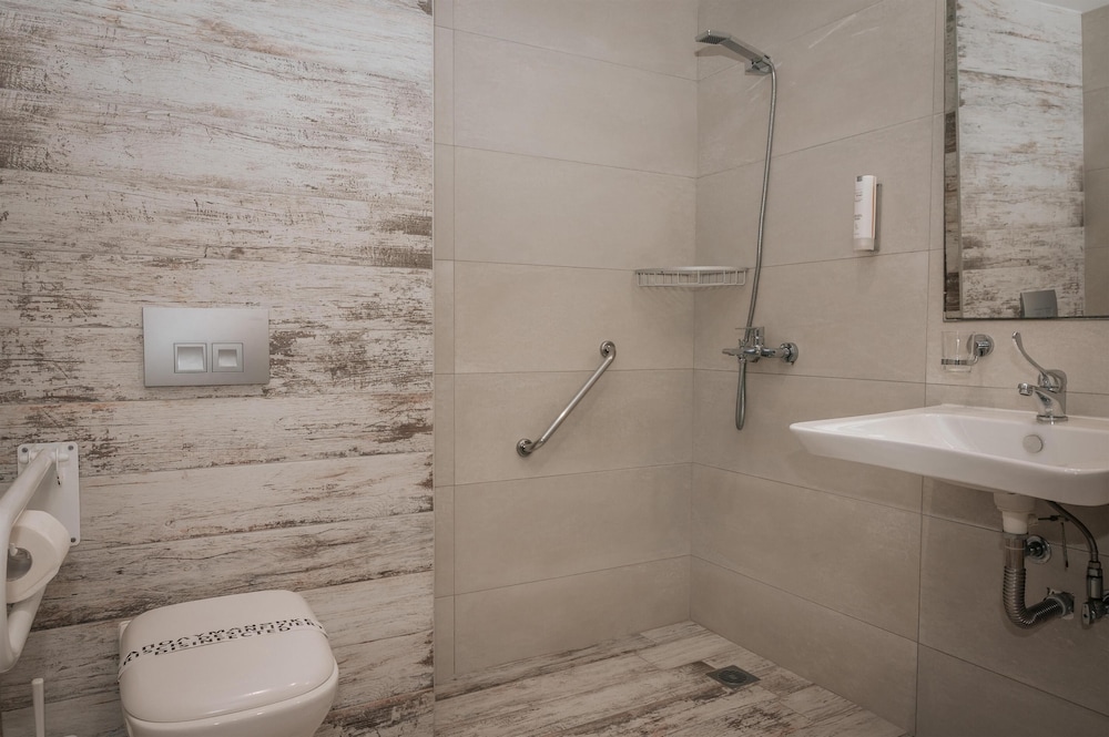 Elizabeth Queen Luxury Rooms 48/50