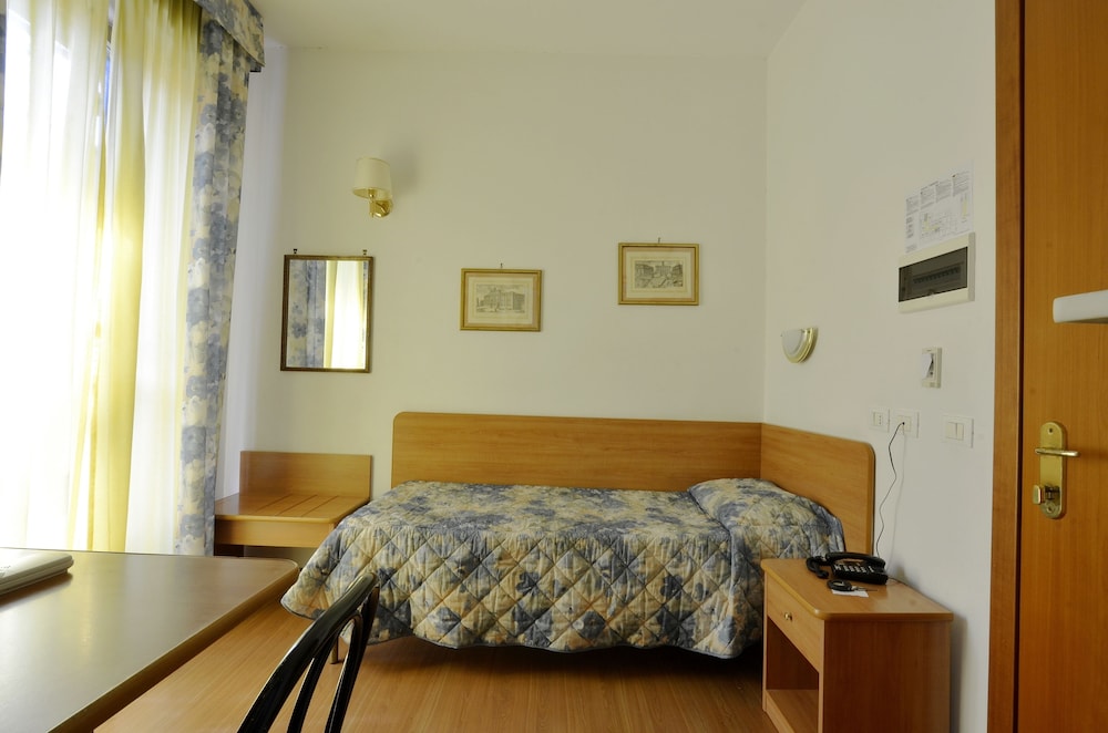 Tirreno Hotel 29/70