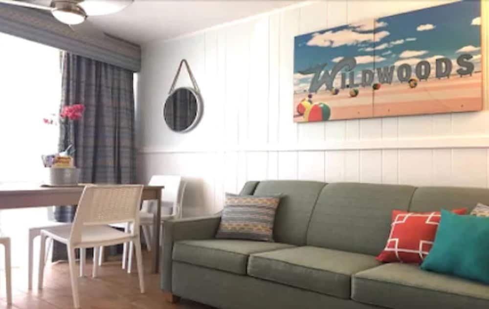 Paradise Ocean Front Resort 22/45