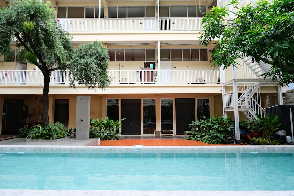 Feung Nakorn Balcony Rooms Cafe 11/79