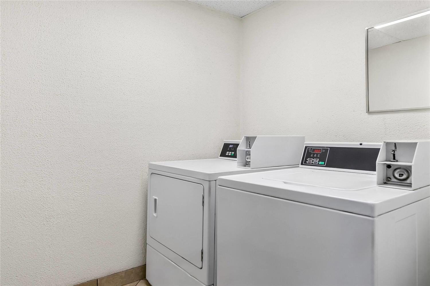 Days Inn by Wyndham Seneca 7/25