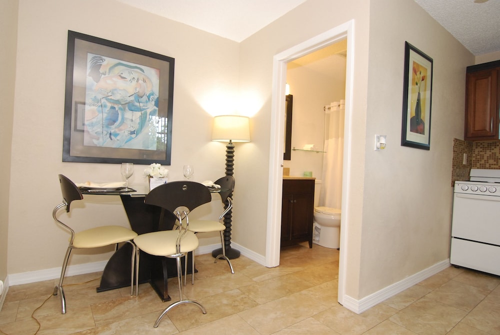 Sheridan Suites Apartment Hotel 49/69