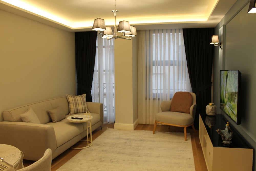 GARLON RESIDENCE 33/56
