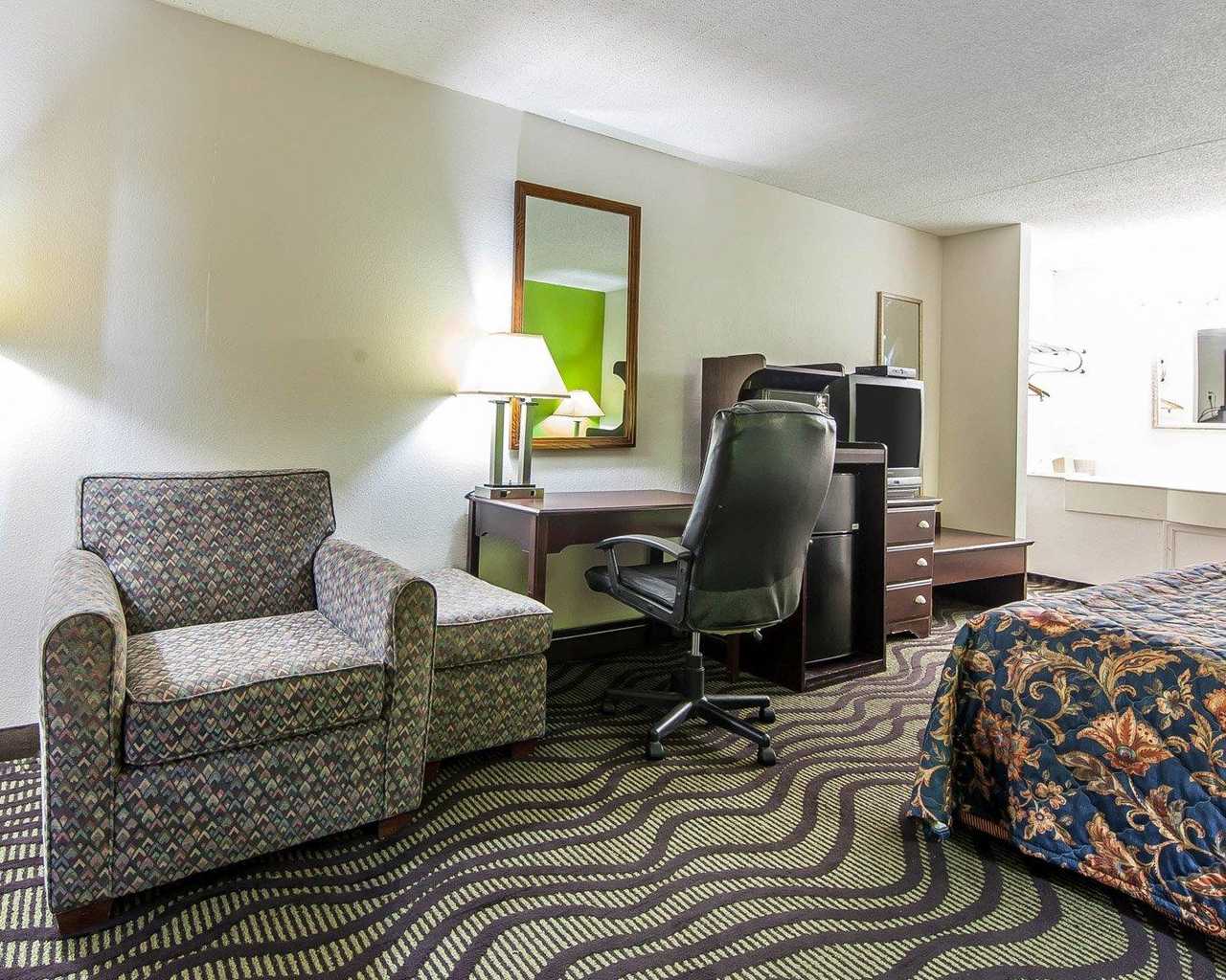 Days Inn by Wyndham Calhoun GA I-75 and US-41 23/28
