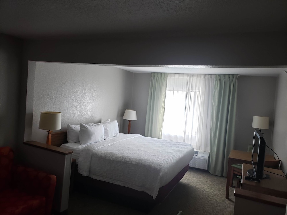 Country Inn & Suites by Radisson, Fairview Heights, IL 4/39