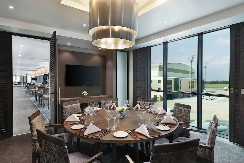 Legend Hotel Lagos Airport Curio Collection By Hilton 64/81