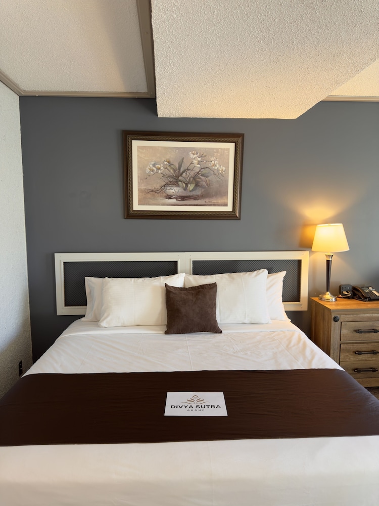 Divya Sutra Plaza & Conference Centre Vernon, BC 26/74