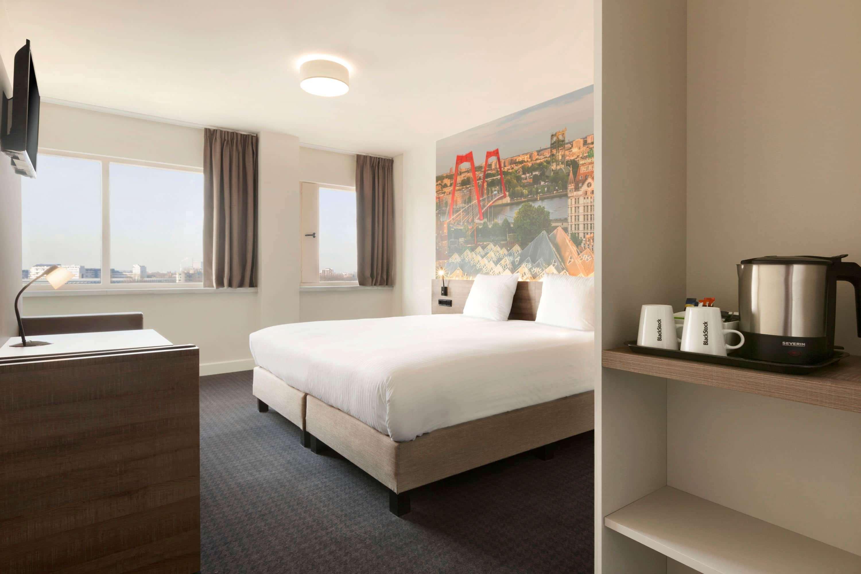 ROOM, KING BED