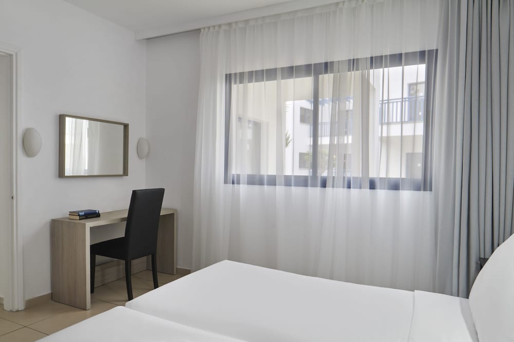 1 BEDROOM, GARDEN VIEW