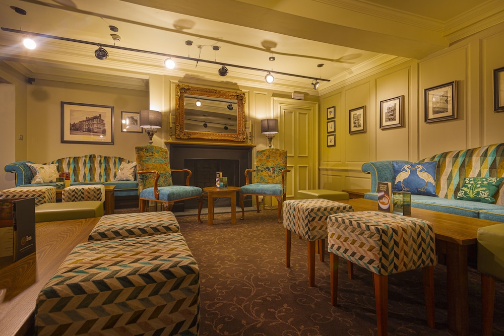 Tudor House Hotel 48/85