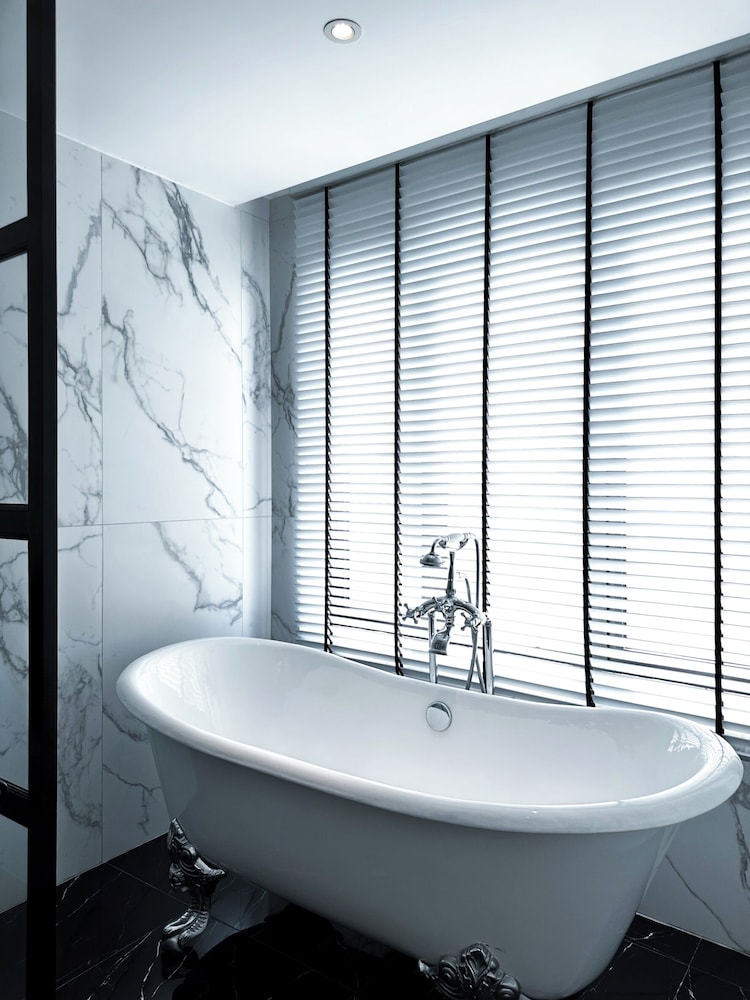 Glory Boutique Suites 46/50