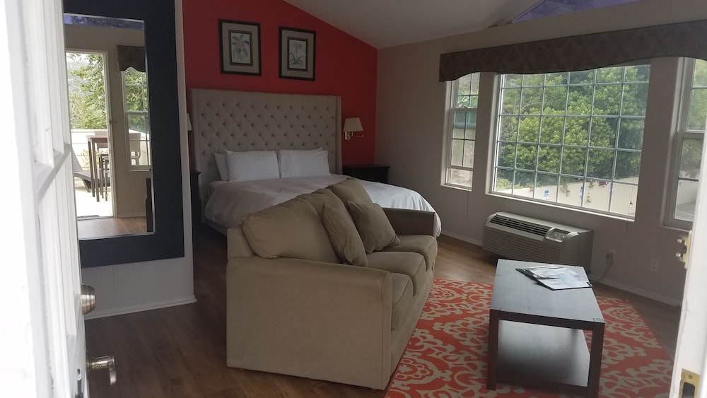 Malibu Country Inn 26/50