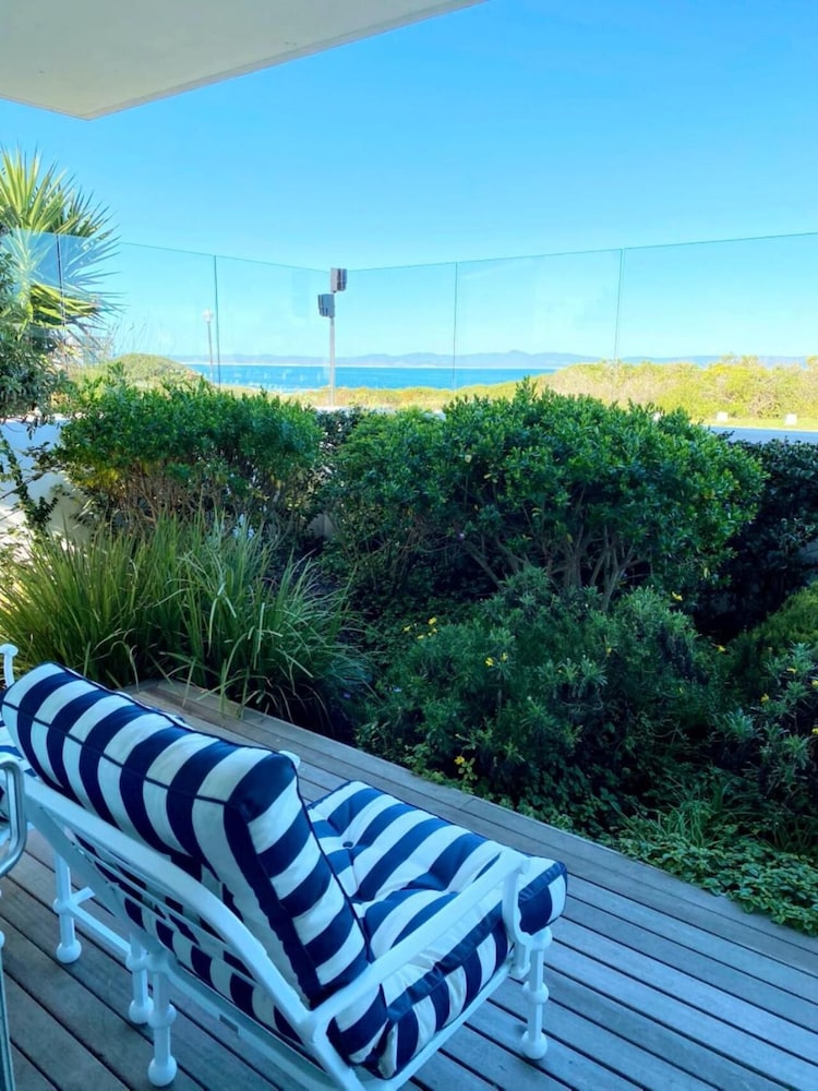 One Marine Drive Boutique Hotel 46/73