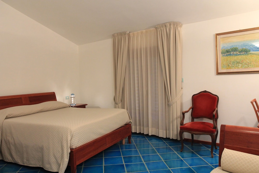 Deluxe, Queen Bed, Sea View, Sofa