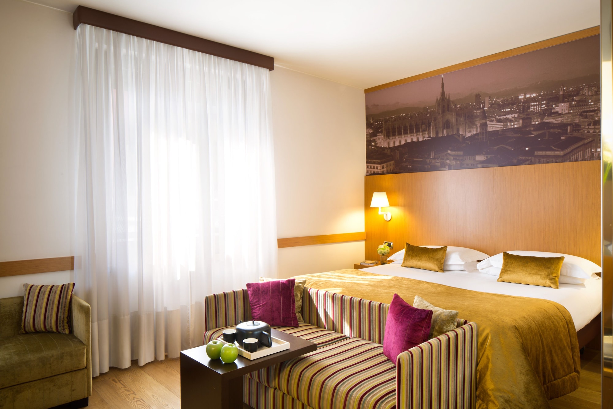 DELUXE, DOUBLE BED