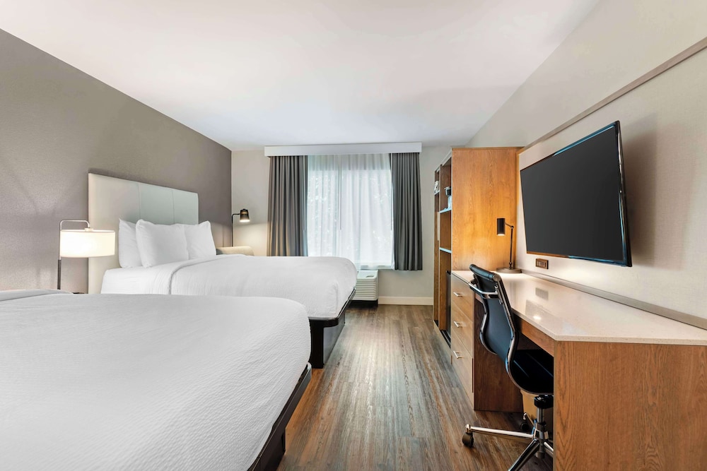 Best Western Plus Rancho Cordova Inn 24/63