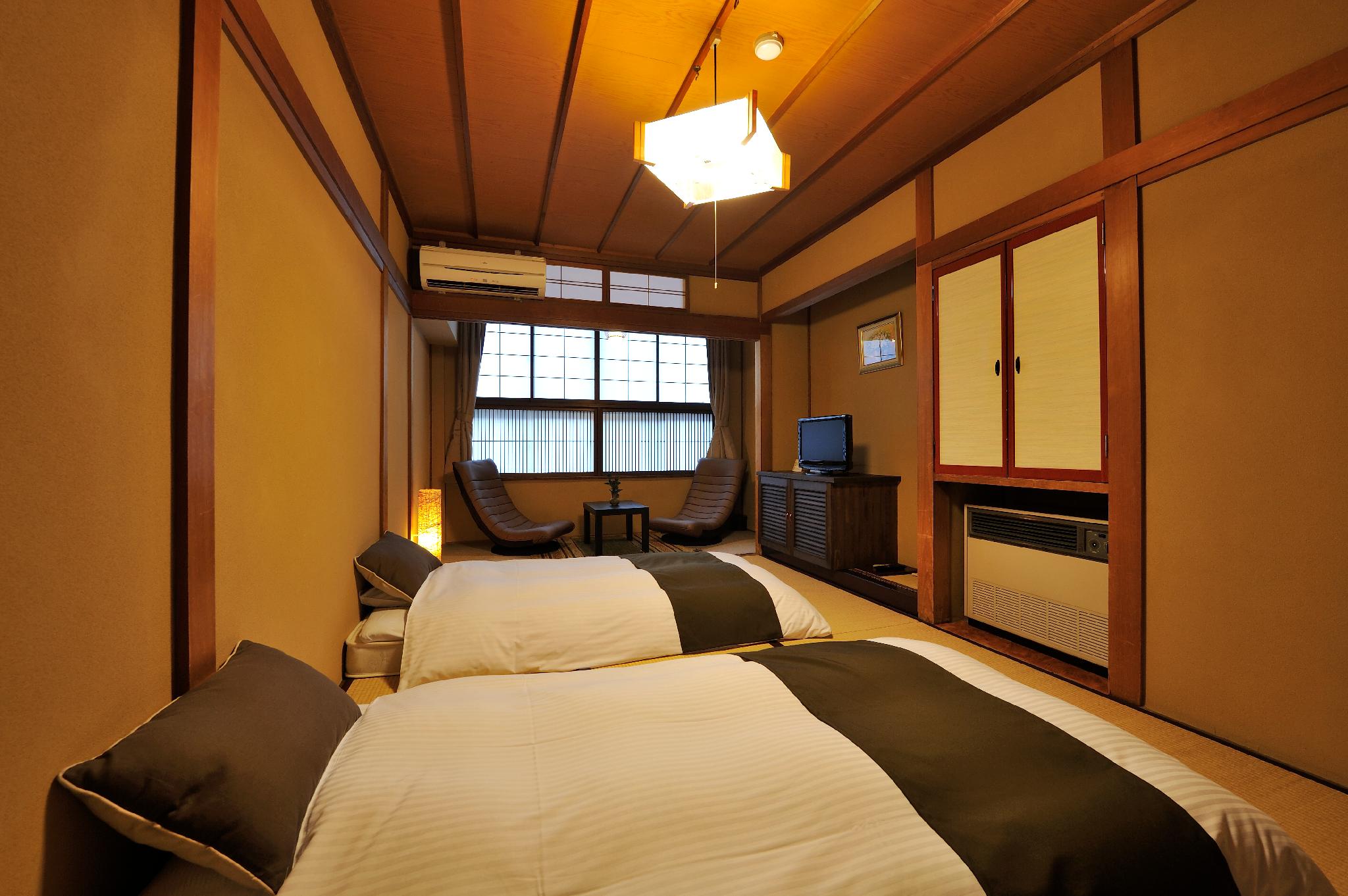 Japanese Western, 3 Futon Beds, Shared Bathroom
