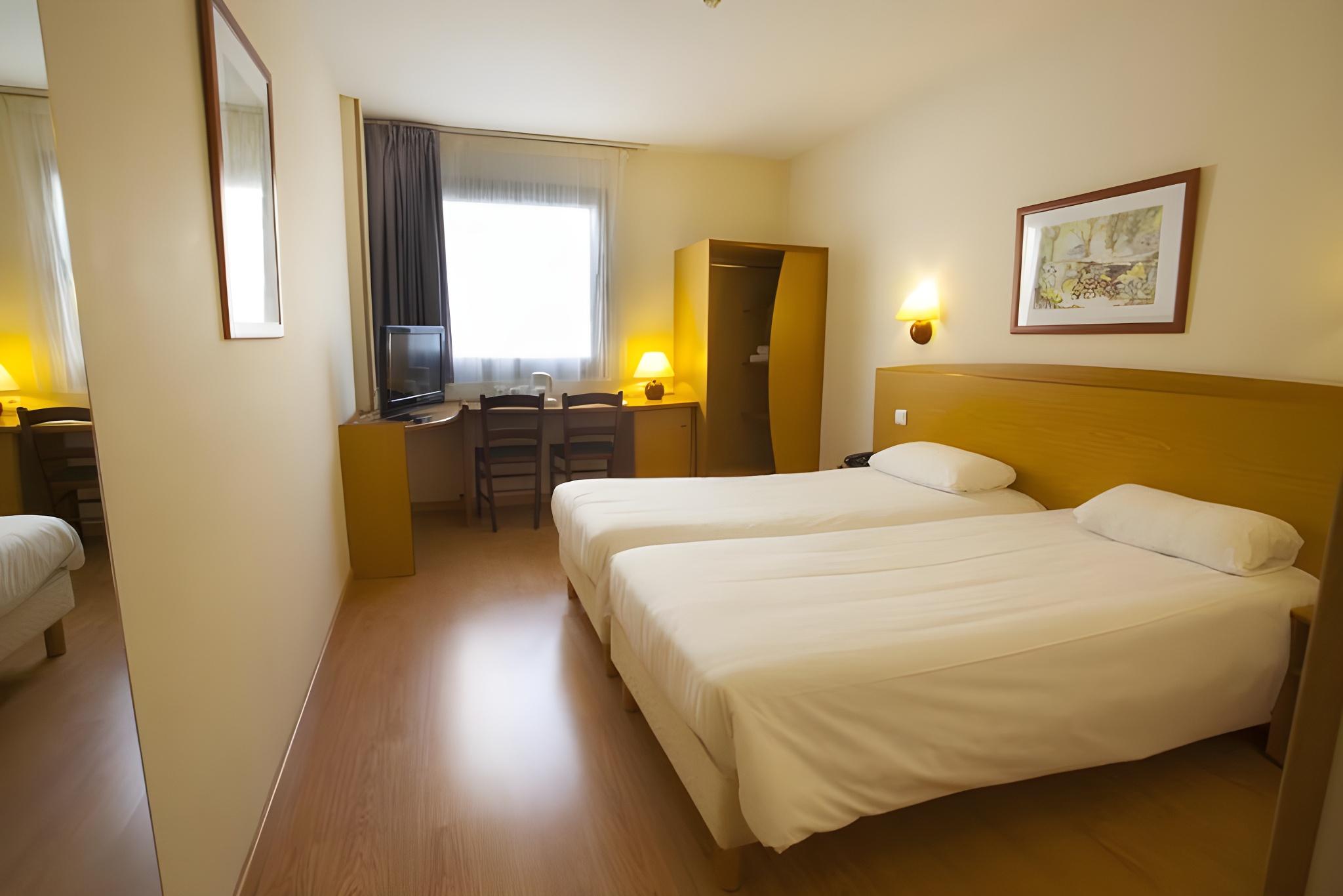 Standard, Double or Twin Bed