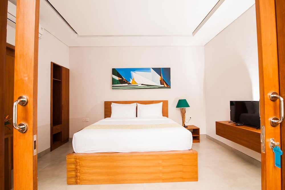 5 BEDROOMS, VILLA
