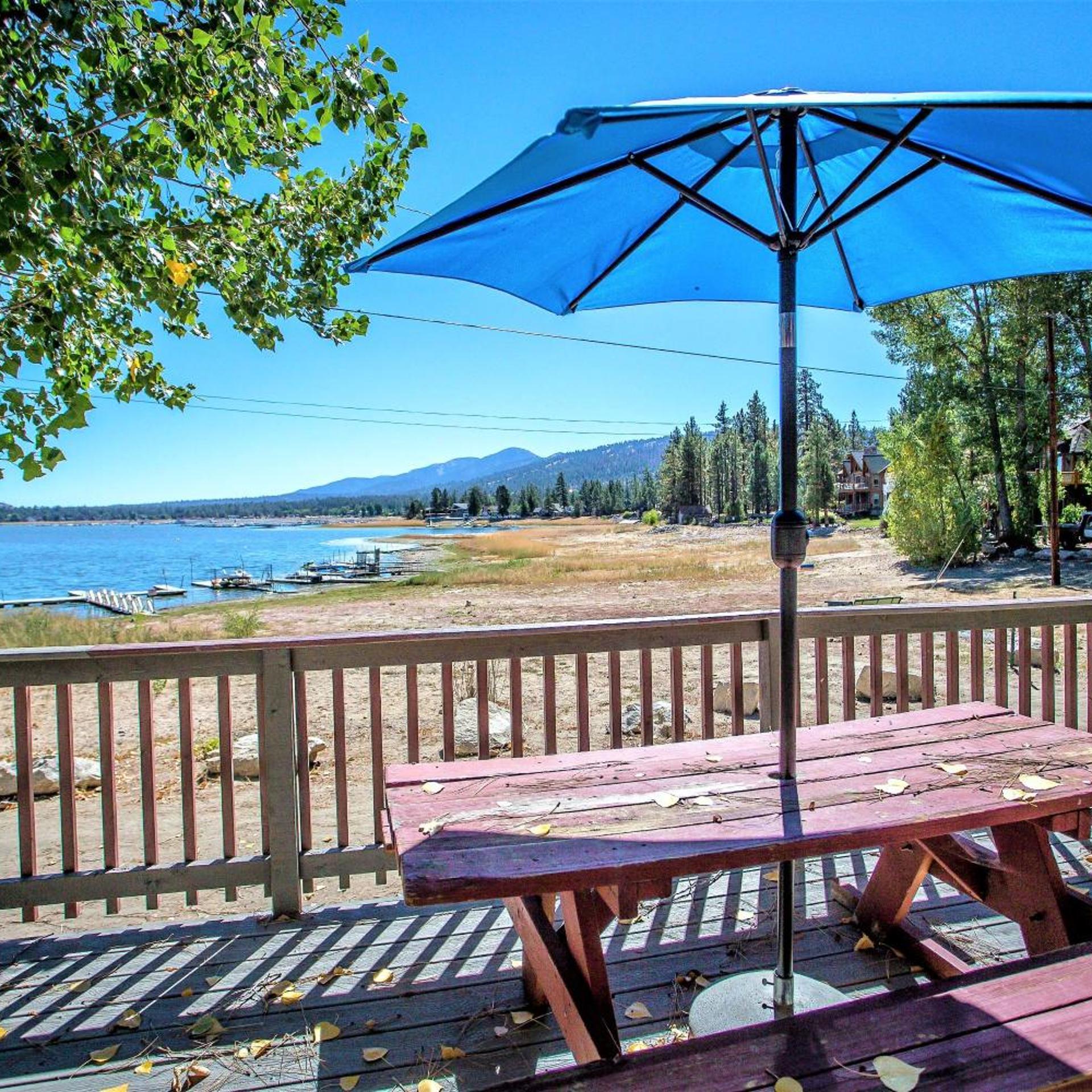 Sunrise Lakefront Family Cabin by Big Bear Vacations 8/39