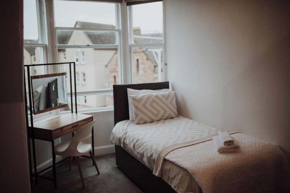 16 PILRIG GUEST HOUSE 21/60