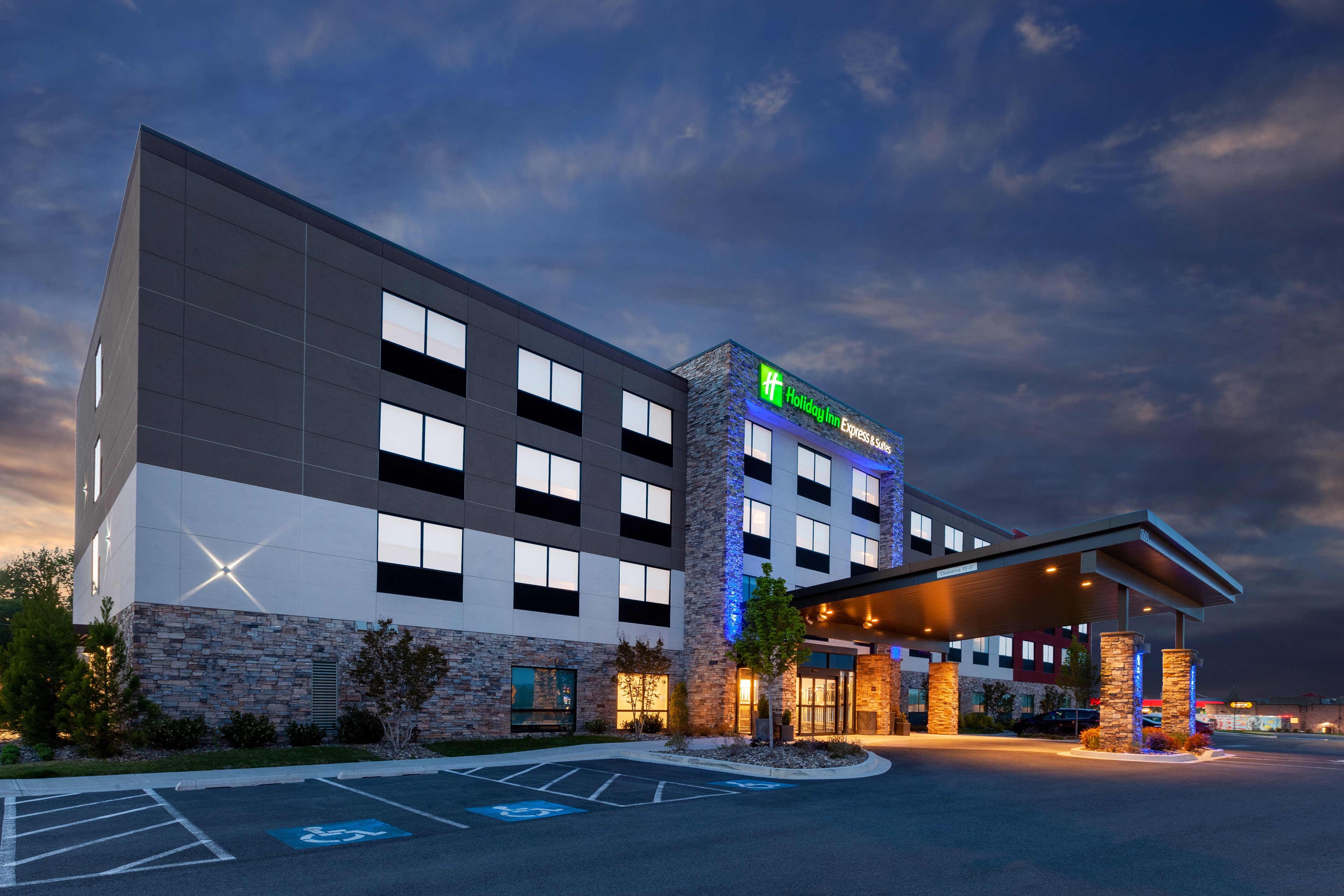 Holiday Inn Express & Suites Brunswick - Harpers Ferry Area, an IHG Hotel 2/51