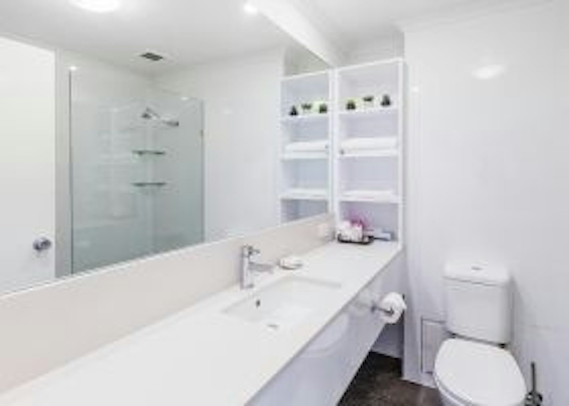 THE WELLINGTON APARTMENT HOTEL 48/48