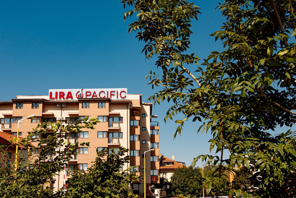Lira Pacific 8/50