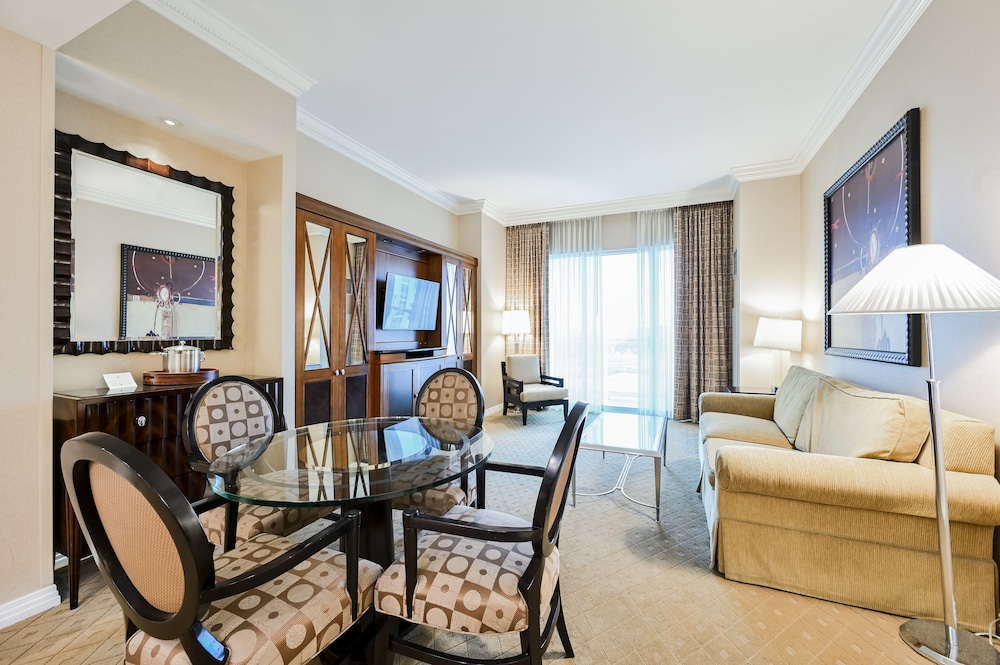 Stripviewsuites At Signature 60/73