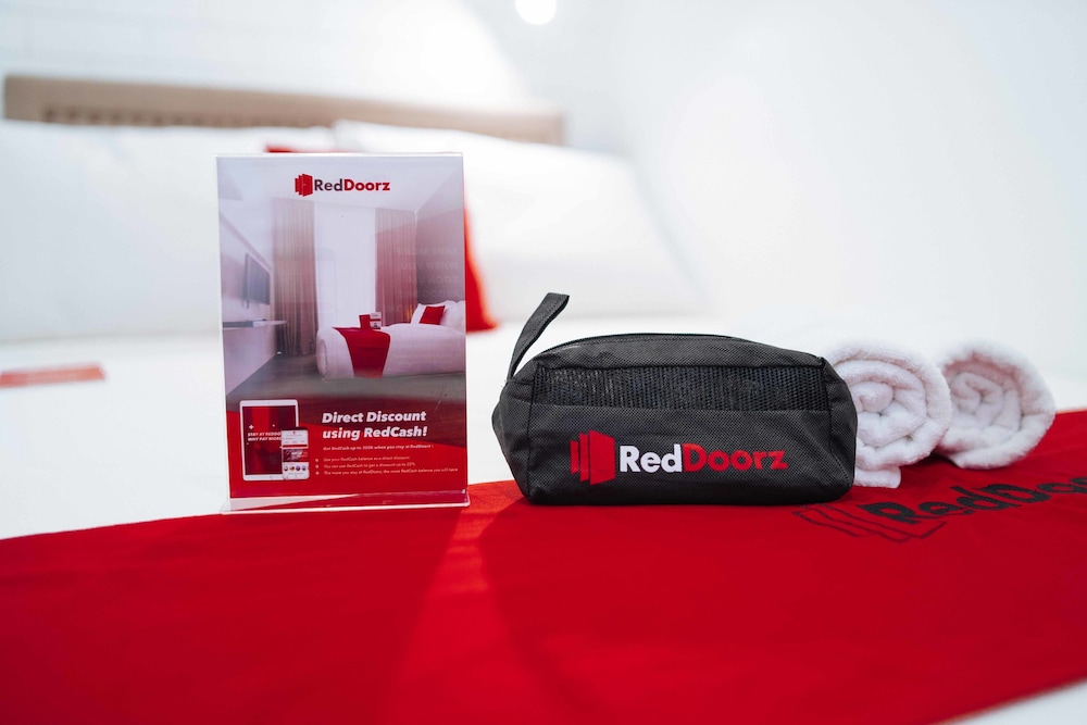 Reddoorz Plus Danlig Street Makati 18/28
