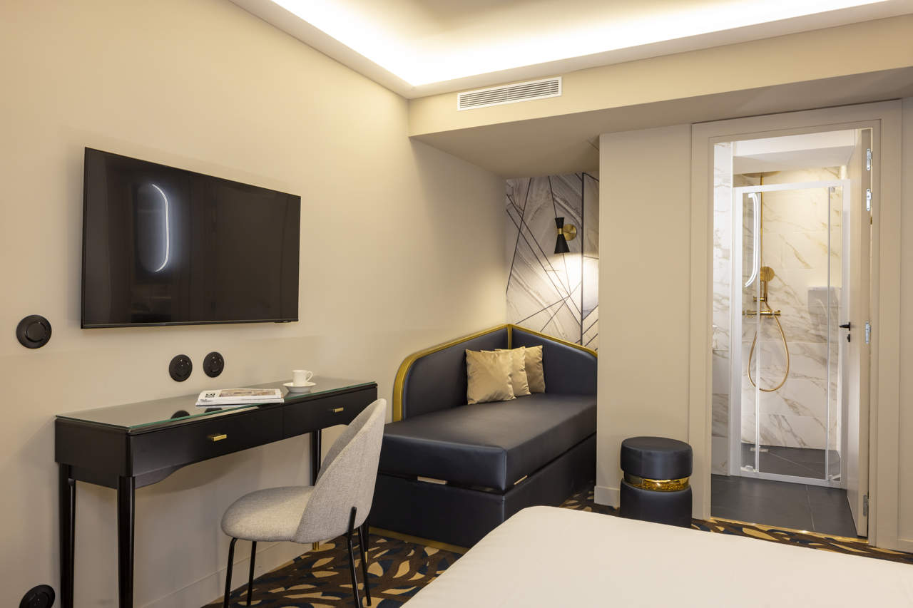Hotel Mondial 92/100