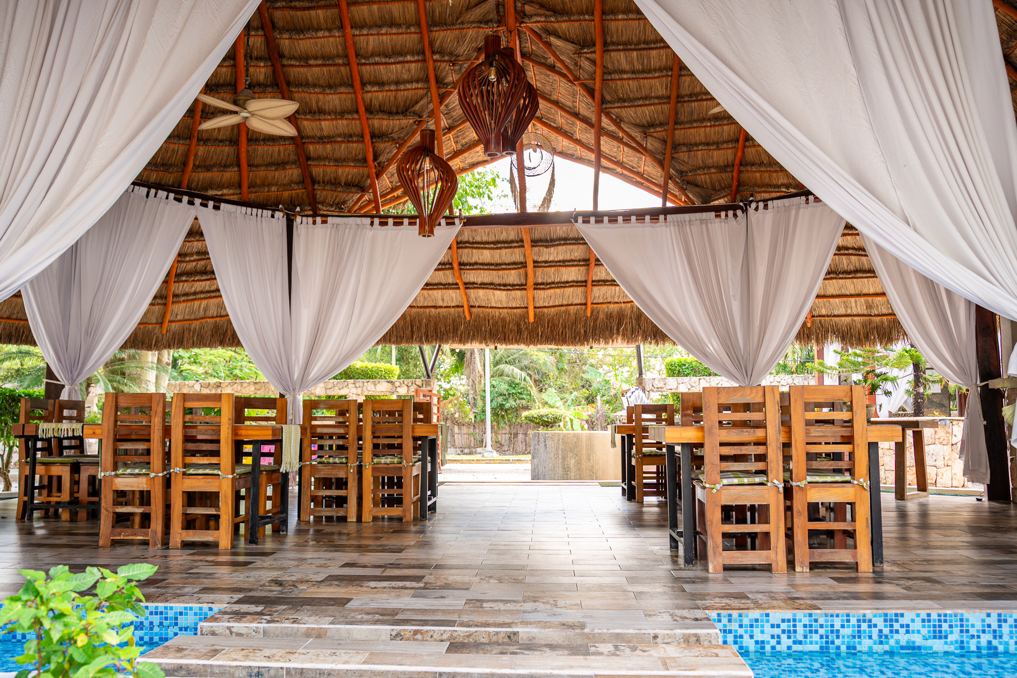 Cabanas Luxury 5/50