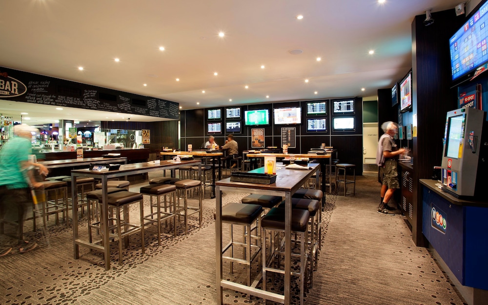 Vale Hotel 36/42