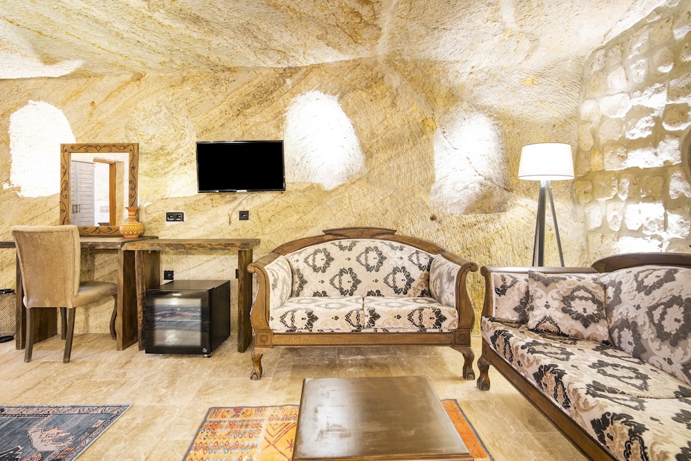 Uzay Cave Suites 36/50