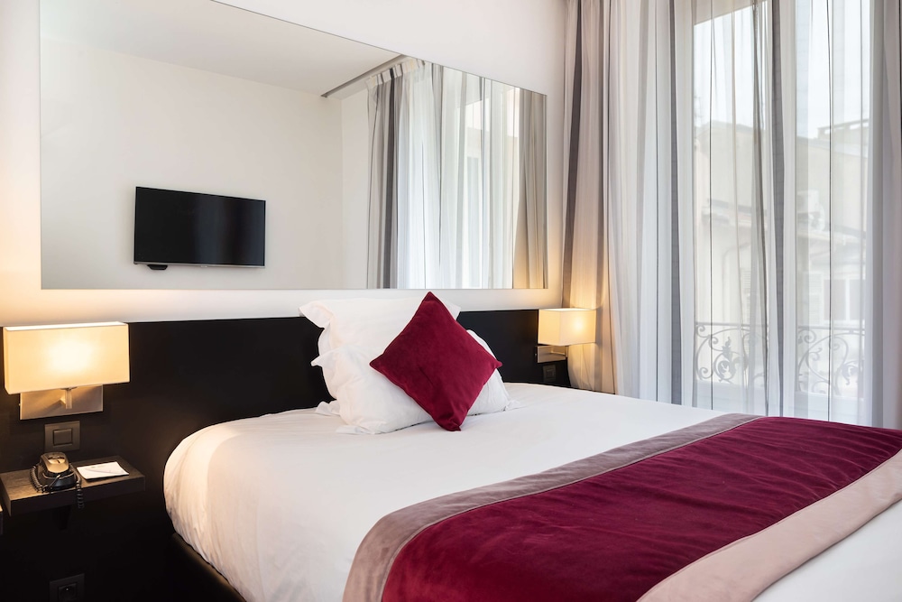 STANDARD, QUEEN BED